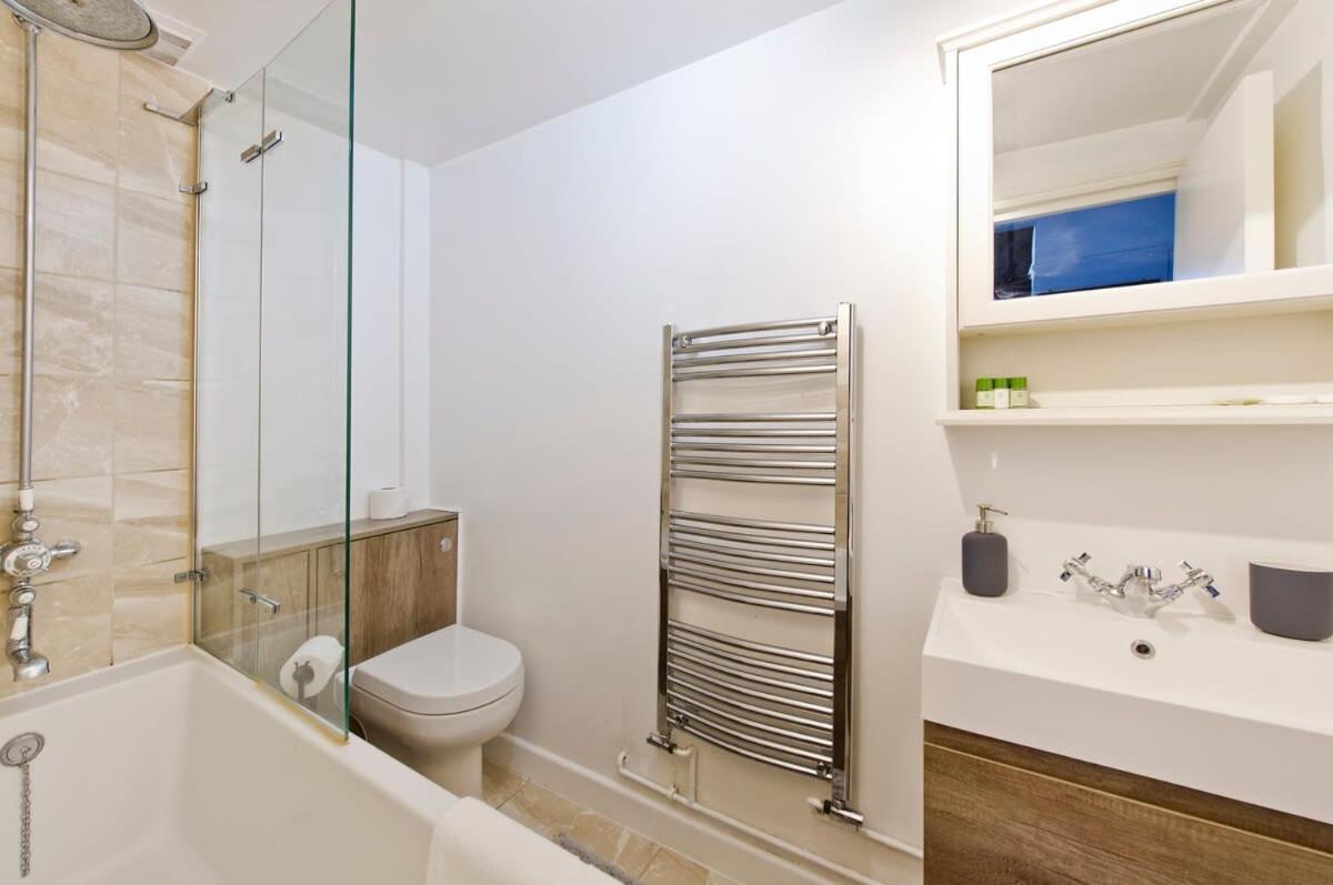 Charming 2-Bed Apt Near Buckingham Palace لندن المظهر الخارجي الصورة